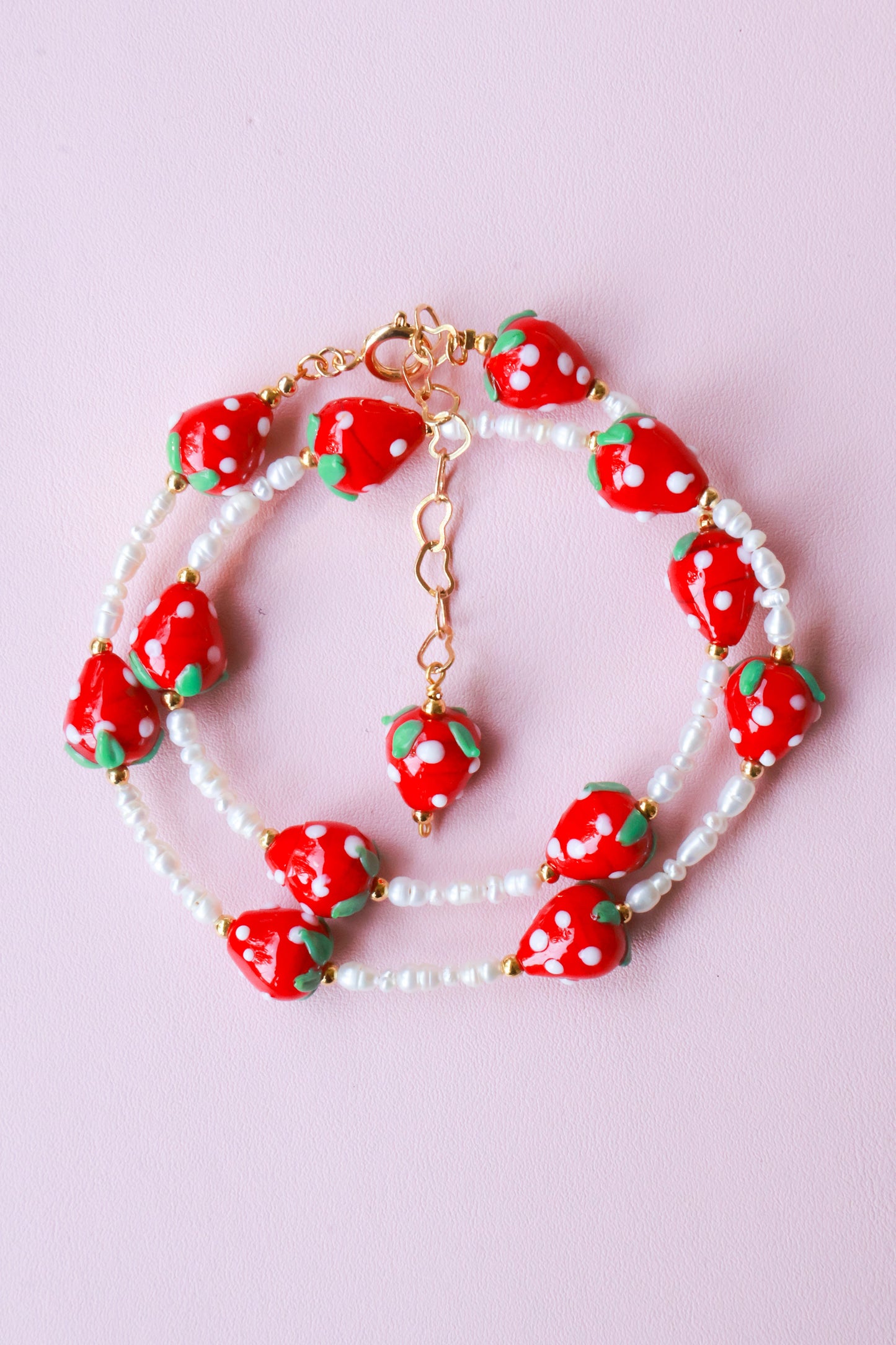 Necklace with glass strawberry-shaped beads and natural pearls